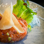 Tartara di salmone con caviale e avocado
