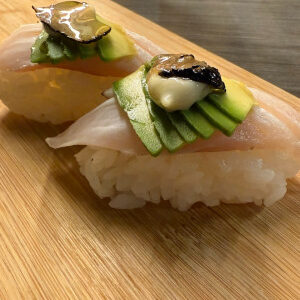 Truffle hamachi nigiri - 2 pz