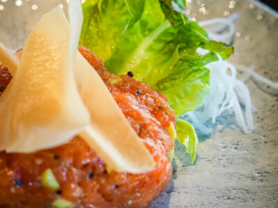 Tartara di salmone con caviale e avocado