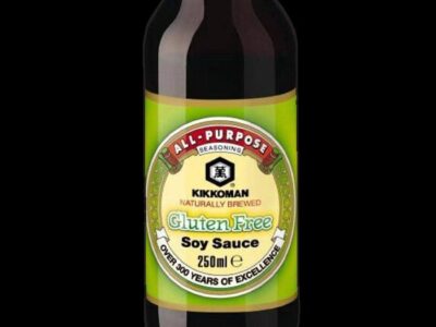 bottiglia con salsa di soia kikkoman senza glutine da 250 ml.