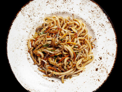 piatto con noodles niku Udon