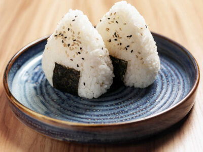 piatto con due onigiri