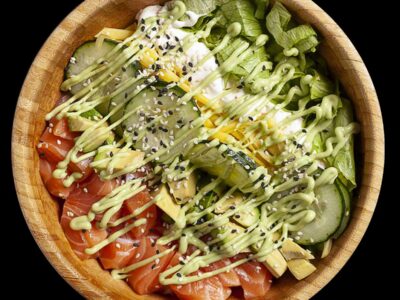 Poke bowl con salmone