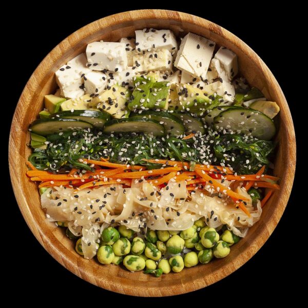 Poke bowl vegetariana con tofu