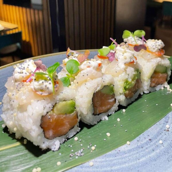 maki ripieni con salmone e avocado