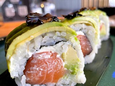 sushi roll con salmone