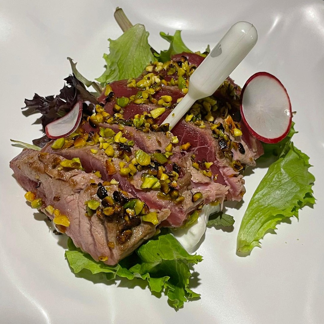 Tataki di tonno scottato in crosta al pistacchio