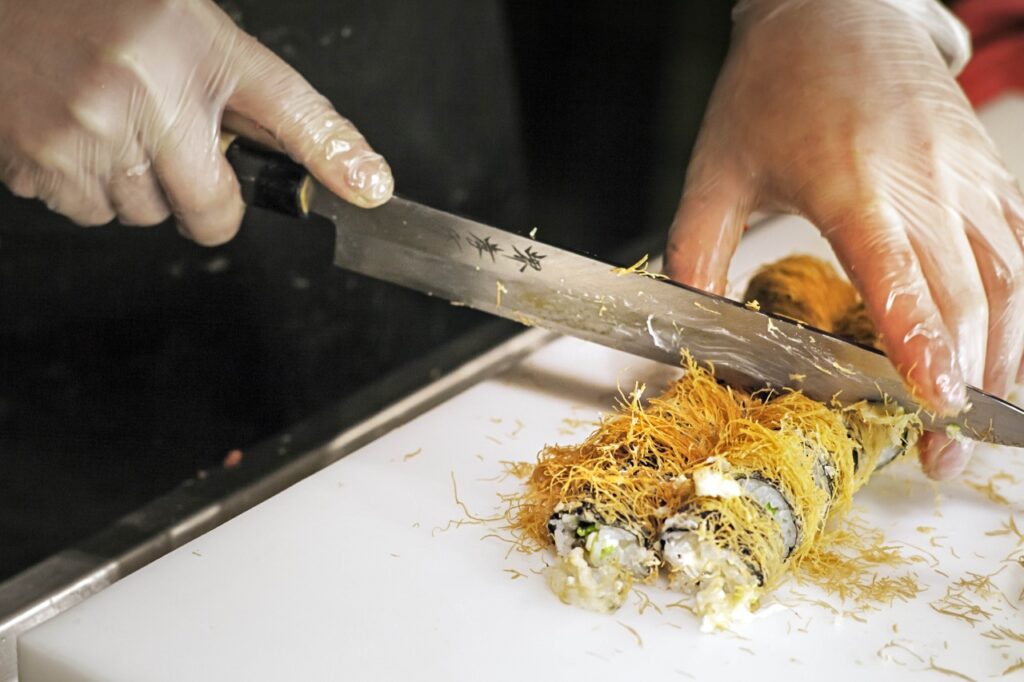 chef taglia sushi