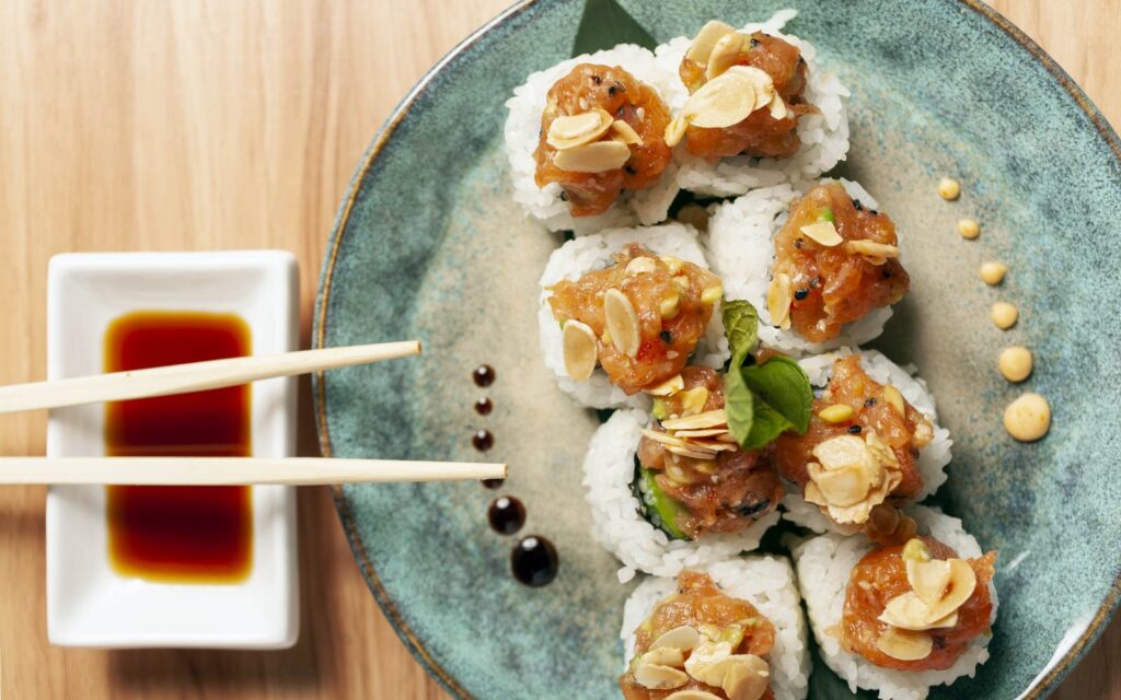 piatto azzurro con 8 uramaki el puente