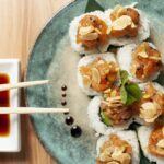 piatto azzurro con 8 uramaki el puente